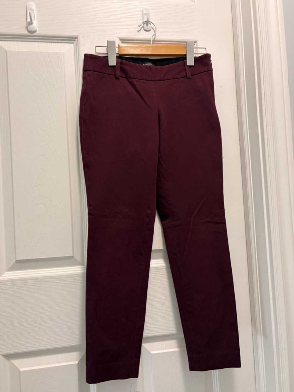 Aritzia Babaton Straight-Leg Ankle Pants in Burgundy. Size US 0.